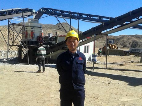 采石場機(jī)械石子碎石機(jī)結(jié)構(gòu)設(shè)計(jì)新穎、破力大、粉碎能力強(qiáng)