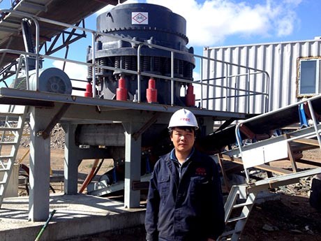 客戶：小型破石機設(shè)備多少錢一臺？處理石灰石用