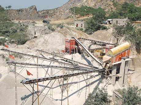 一小時(shí)5-10噸的半自動(dòng)砸石機(jī)多少錢？有沒(méi)有現(xiàn)場(chǎng)圖片或者視頻參考？