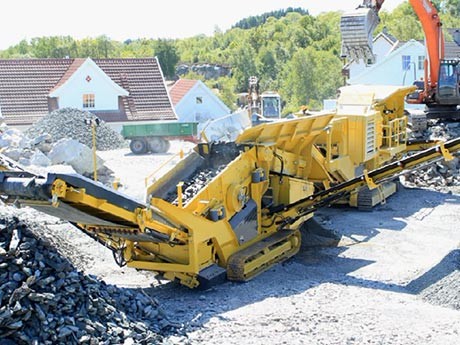 混凝土路面破碎機(jī)械-移動(dòng)式破碎機(jī)一機(jī)當(dāng)先，實(shí)干擔(dān)當(dāng)！
