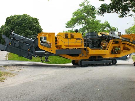 履帶流動(dòng)式石頭碎石機(jī)一天能碎多少石子？如何配置比較省錢