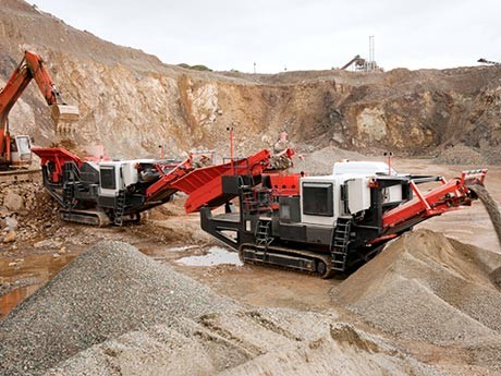 20-60cm的膨潤(rùn)土制成0.5-5mm的顆粒粉末用什么機(jī)器加工，一小時(shí)20噸就行！