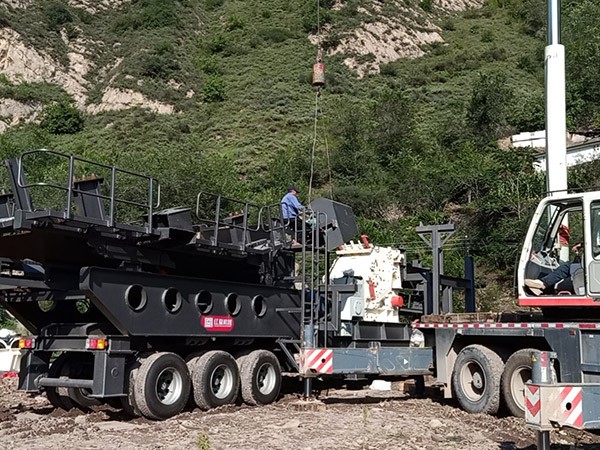 大型移動(dòng)式石子粉碎機(jī)設(shè)備種類、型號(hào)及配置詳解