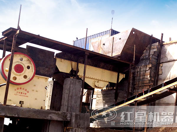 石灰石破碎作業(yè)現(xiàn)場(chǎng)