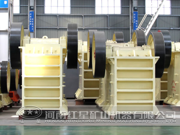 新外動(dòng)顎式破碎機(jī)