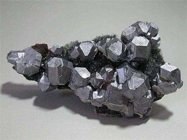 加工方鉛礦需要用到哪些設(shè)備