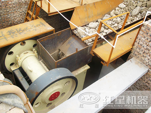 顎式破碎機(jī)生產(chǎn)現(xiàn)場