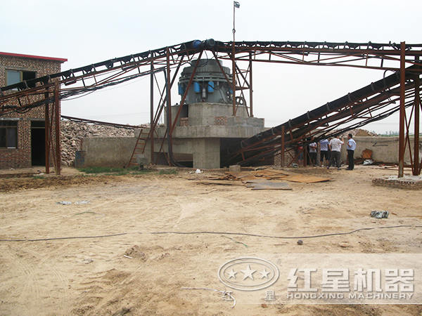 圓錐破碎機(jī)現(xiàn)場(chǎng)圖