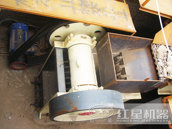 顎式破碎機(jī)加工大理石現(xiàn)場(chǎng)圖