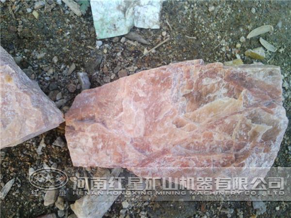 鉀長(zhǎng)石對(duì)輥式破碎機(jī)價(jià)格-廠家