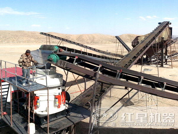 Ф900液壓圓錐破碎機現(xiàn)場圖