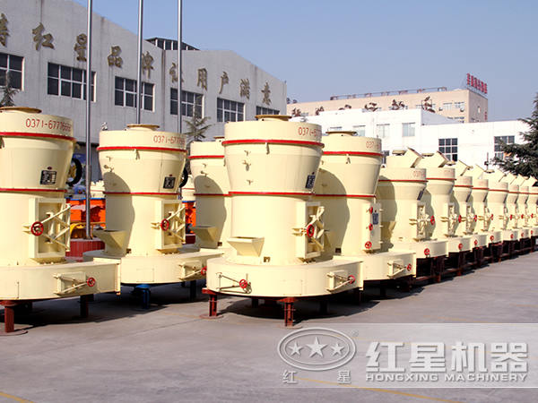 整齊擺放的雷蒙磨粉機