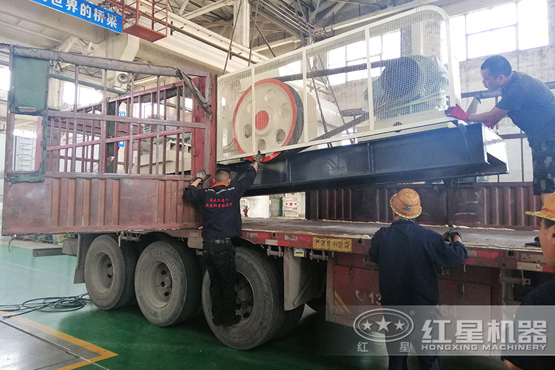 紅星對(duì)輥制砂機(jī)價(jià)格優(yōu)惠，車間直接發(fā)貨