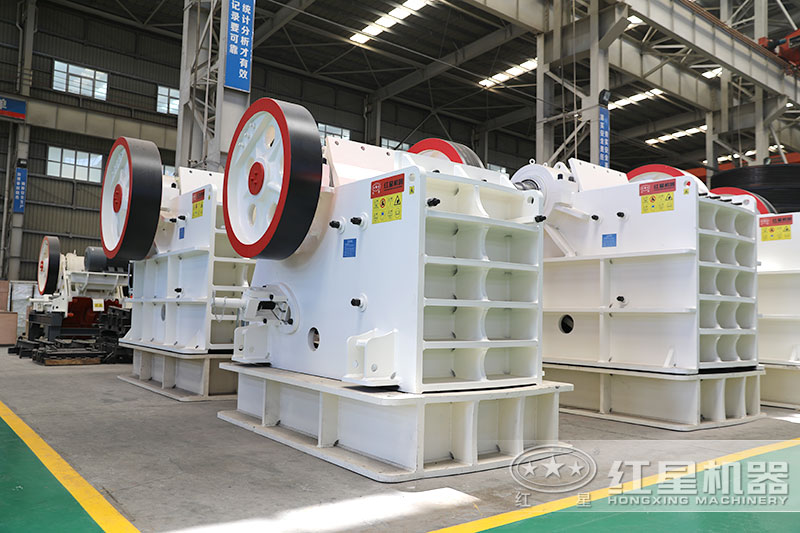 鄂破碎機(jī)900x1200產(chǎn)量每小時(shí)多少?lài)?，一臺(tái)什么價(jià)格