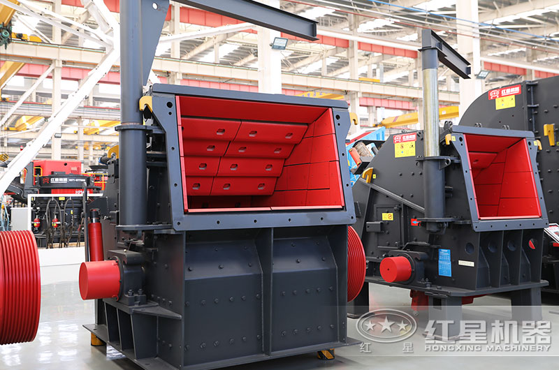 反擊式破碎機(jī)圖片