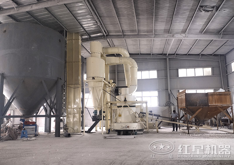 雷蒙磨是礦石磨粉生產(chǎn)線常見設(shè)備，棒磨機(jī)也不以外