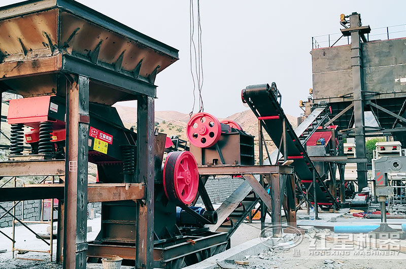 顎式破碎機(jī)客戶現(xiàn)場(chǎng)實(shí)拍圖