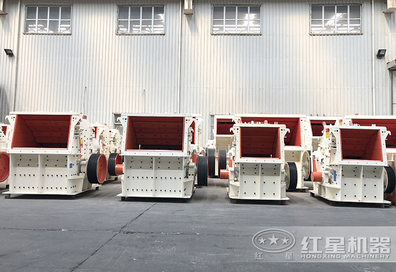 反擊破碎機(jī)依靠沖擊力破碎，出料好