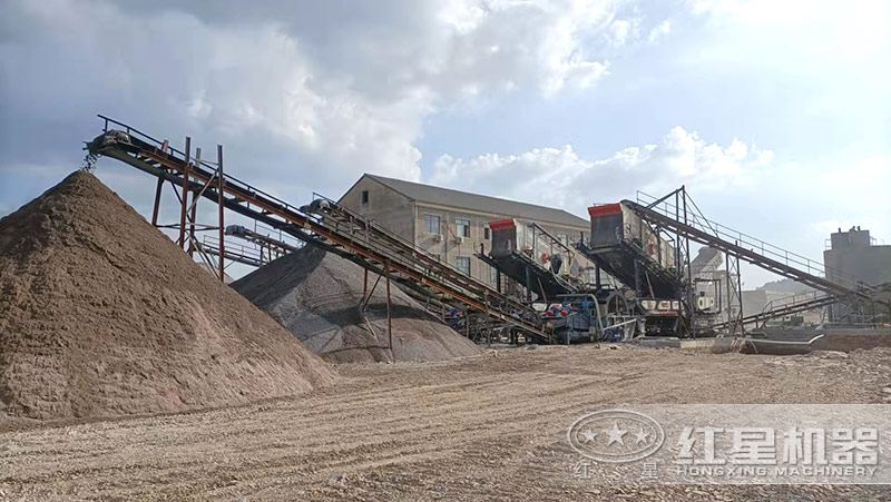 移動(dòng)制沙生產(chǎn)線(xiàn)現(xiàn)場(chǎng)