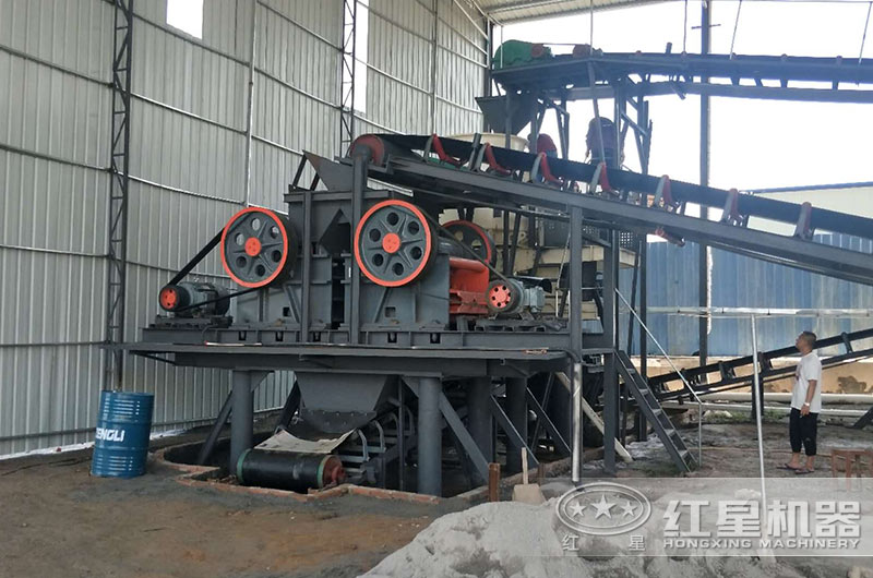 兩臺69鄂破作為一級破碎生產(chǎn)設(shè)備