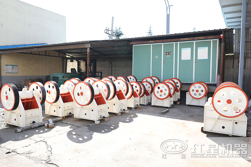 小型碎石機(jī)一天能破多少噸石子？能破硬度高的鵝卵石嗎?