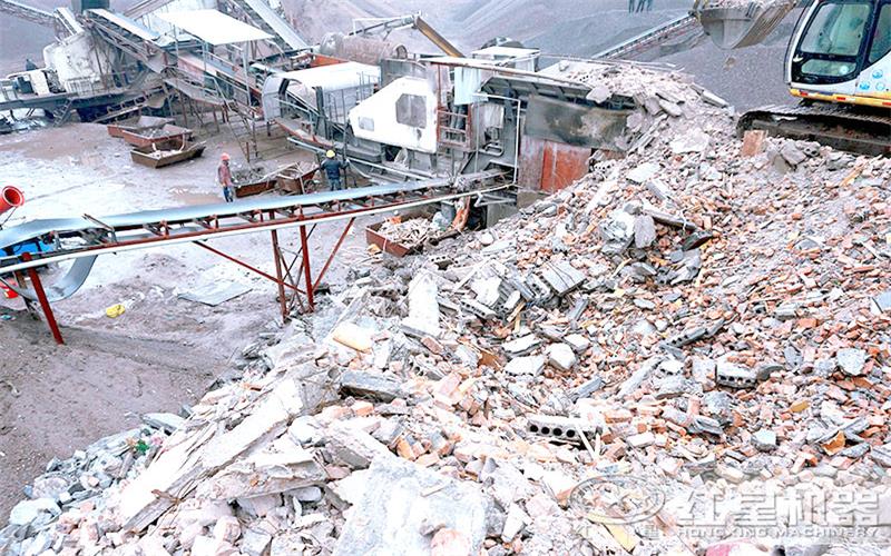 輪胎式粉碎機處理渣土很給力，現(xiàn)場圖了解一下