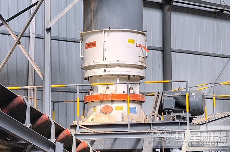 石英石圓錐破碎機(jī)工作現(xiàn)場圖片