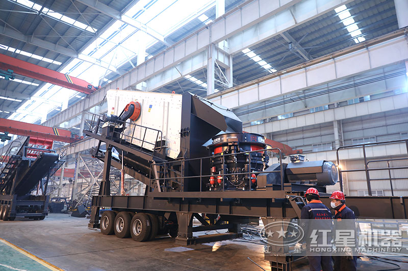 小型移動(dòng)磚渣粉碎機(jī)車間實(shí)拍