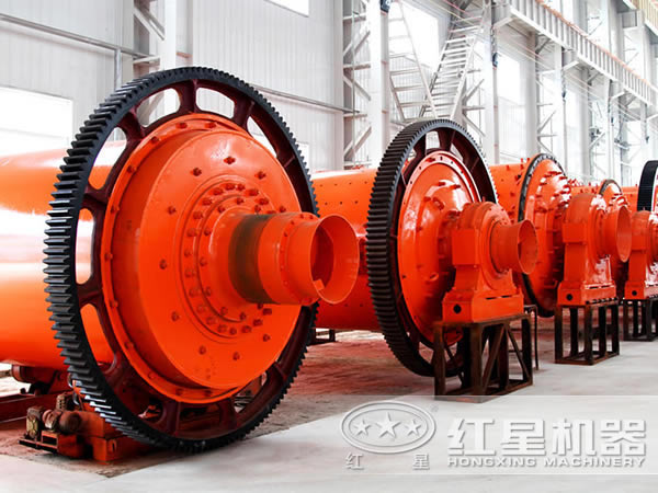 車間內(nèi)擺放整齊的礦渣球磨機 車間內(nèi)擺放整齊的礦渣球磨機