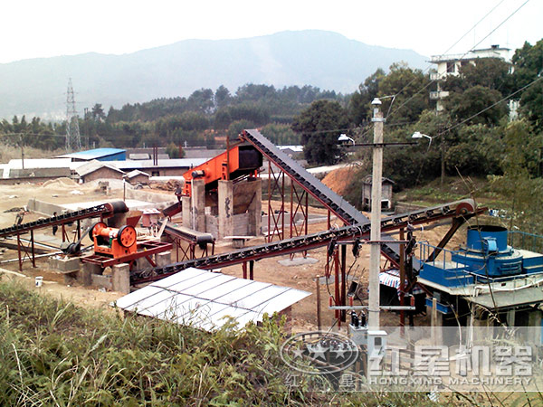 人工機(jī)制砂作業(yè)現(xiàn)場(chǎng)遠(yuǎn)景實(shí)拍