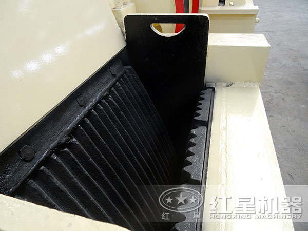 鄂式破碎機結(jié)構圖