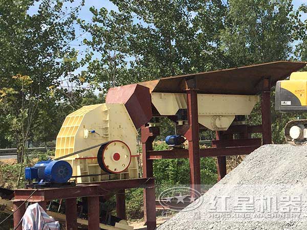 錘式破碎機(jī)現(xiàn)場(chǎng)圖