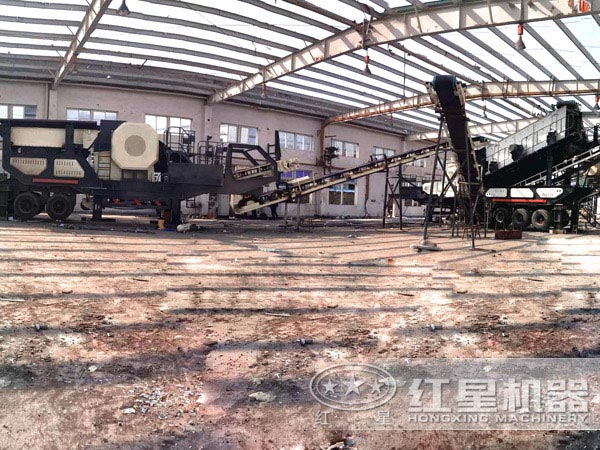 流動式磕石機(jī)現(xiàn)場圖