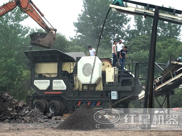 流動式磕石機(jī)煤炭加工實(shí)拍