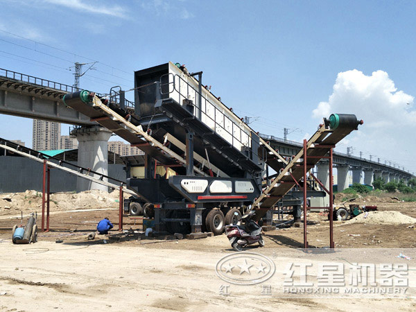 移動式破碎機現(xiàn)場