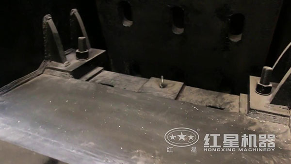 750顎式破碎機內(nèi)部結(jié)構(gòu)圖