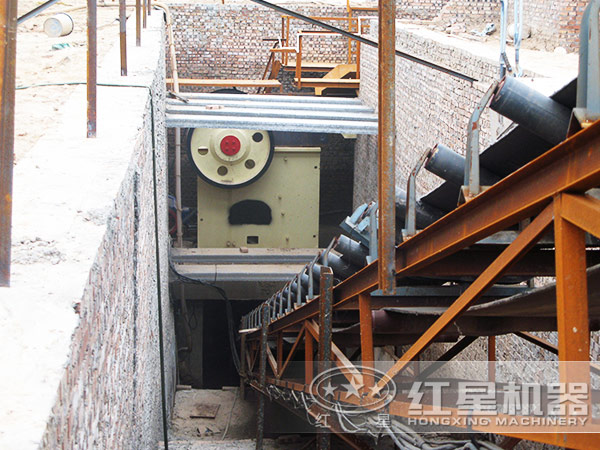 顎式破碎機(jī)現(xiàn)場(chǎng)實(shí)拍