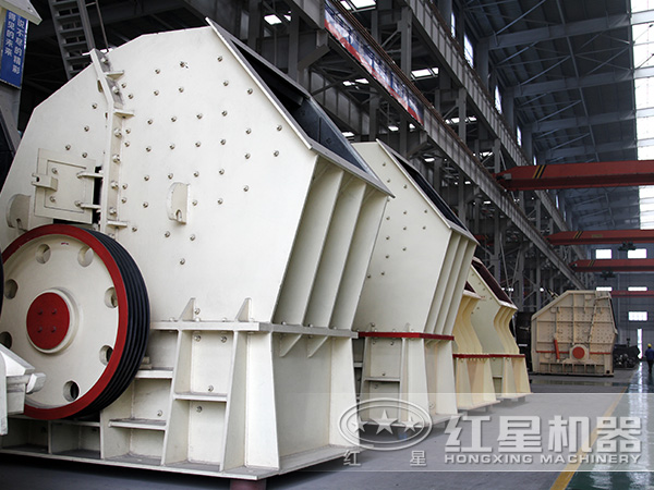 重錘式破碎機生產(chǎn)車間