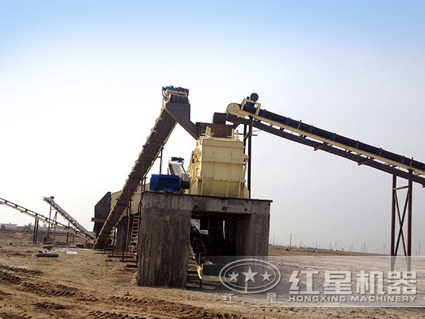 反擊式破碎機工作現(xiàn)場實拍