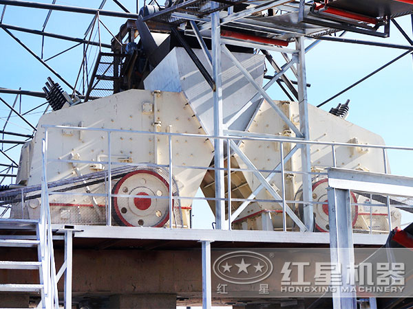 反擊式破碎機(jī)現(xiàn)場實(shí)拍