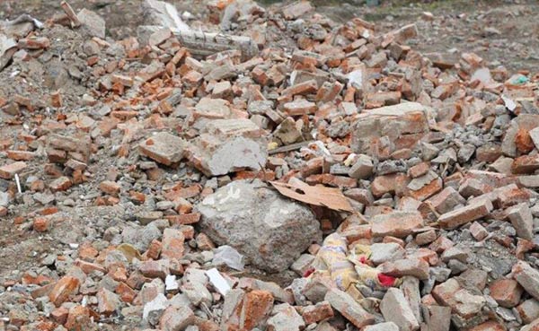 建筑垃圾處理設(shè)備：移動破碎站、顎式破碎機價格