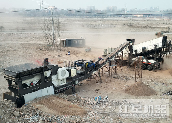 車載流動(dòng)石子加工機(jī)加工現(xiàn)場(chǎng)