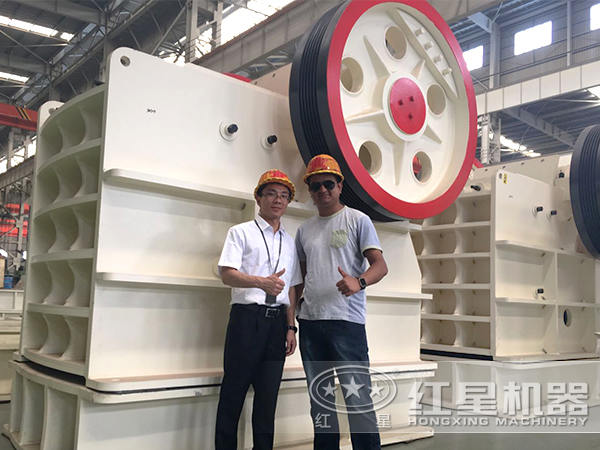 顎式破碎機(jī)客戶車間留影