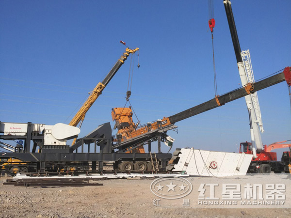 石灰石車載移動碎石機(jī)生產(chǎn)現(xiàn)場