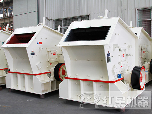 時(shí)產(chǎn)100噸頁(yè)巖反擊式破碎機(jī)生產(chǎn)車(chē)間