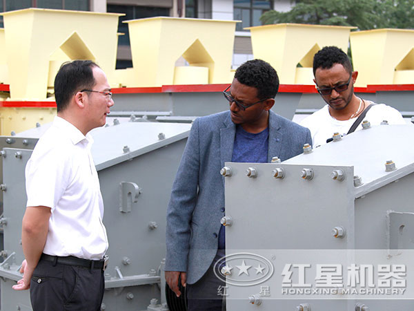 客戶(hù)考察細(xì)碎機(jī)