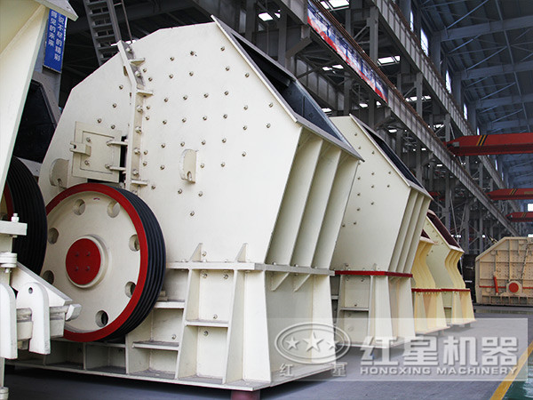 大型混凝土錘式破碎機生產(chǎn)車間
