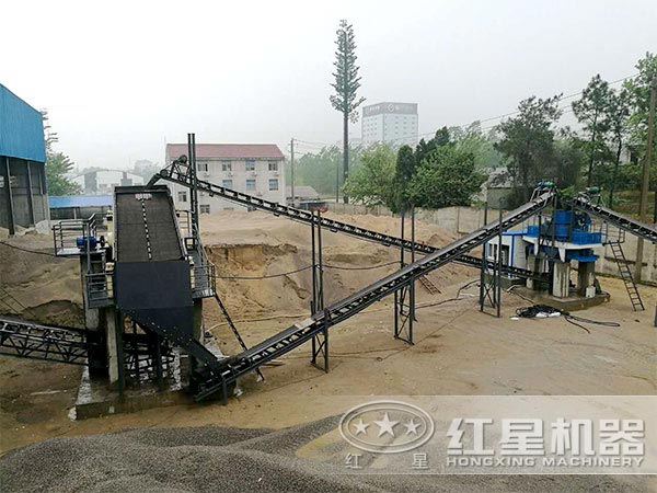 時(shí)產(chǎn)30噸制砂機(jī)現(xiàn)場(chǎng)