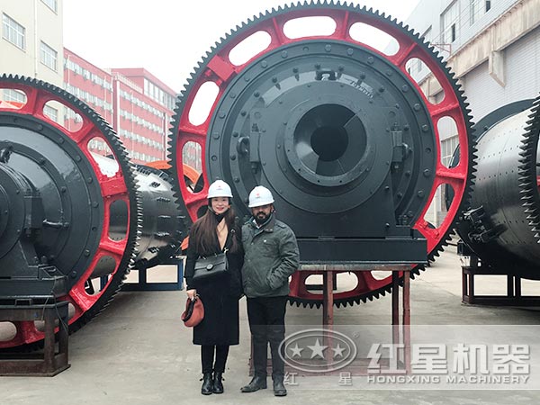 客戶來訪紅星參觀設(shè)備