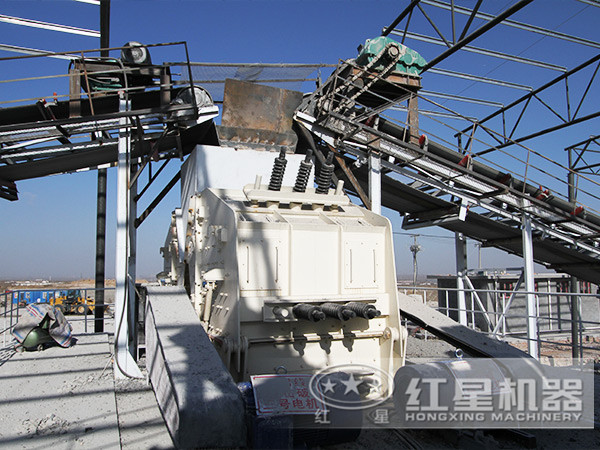 小型反擊石子破碎機(jī)生產(chǎn)現(xiàn)場(chǎng)